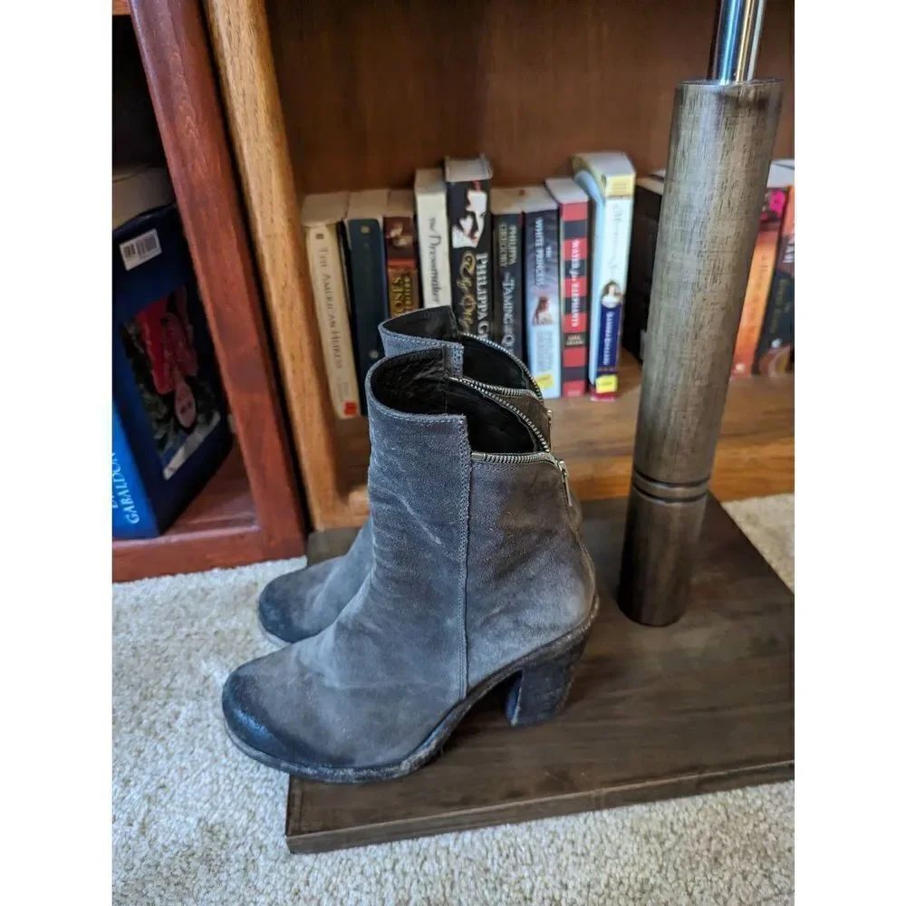 officine creative Italian hand made taupe suede ankle boots sz 38 euc